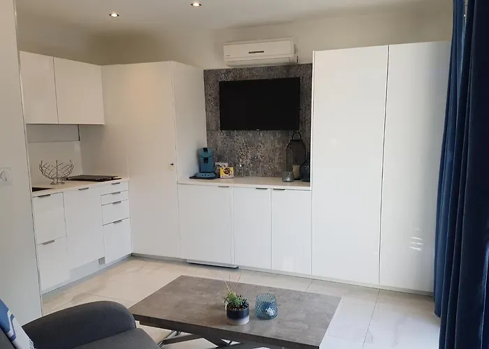 Vakantiehuis Calma Port Venus Village Naturiste Piscine & Velo